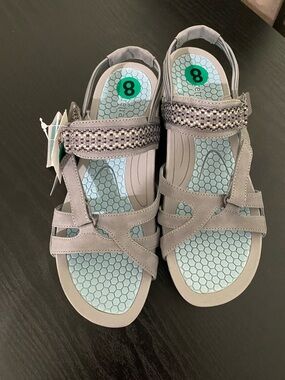 BareTraps NWT Women's Gray Comfort Strap Sandals - Size 8